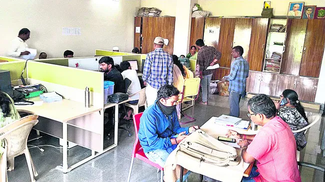 పల్లెల్లో ఎన్నికల సందడి 