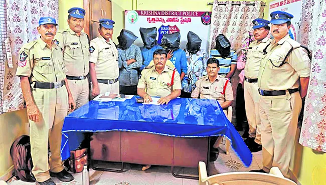 ఏడు కిలోల గంజాయి స్వాధీనం 