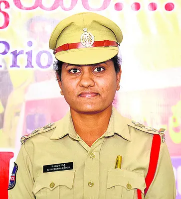 సిరిసిల్లలో ఏకై క మహిళా ఎస్సై వినీతారెడ్డి