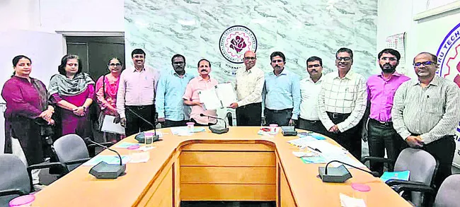 జేఎన్‌టీయూ–జీవీ, డీఎస్‌ఎన్‌ఎల్‌యూ మధ్య ఎంవోయూ