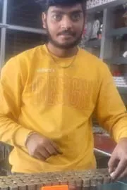 Kanpur Man Saves Rs 1 Lakh Cooins to Surprise Wife With Gold Chain