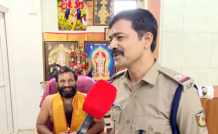 Classmates 26 years ago Today, they are together on duty at Sabarimala