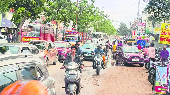 మొయినాబాద్‌లో ట్రాఫికర్‌