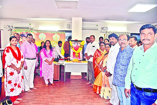 సత్యసాయి బోధనలు అనుసరణీయం 