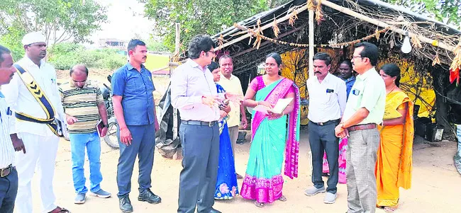 లారీలు రాకపోతే కాంట్రాక్టర్‌దే బాధ్యత