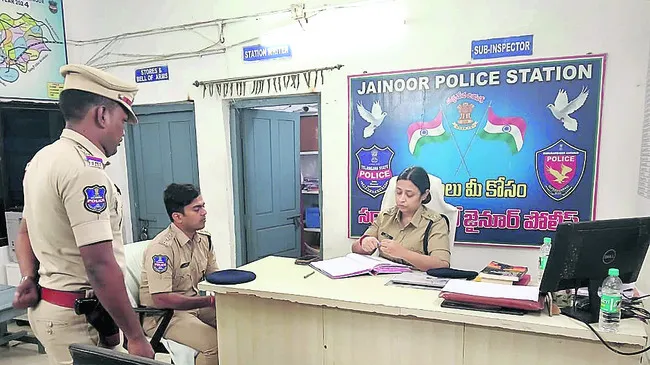 విధి నిర్వహణలో అప్రమత్తంగా ఉండాలి