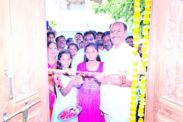 పేదల సొంతింటి కల సాకారం 