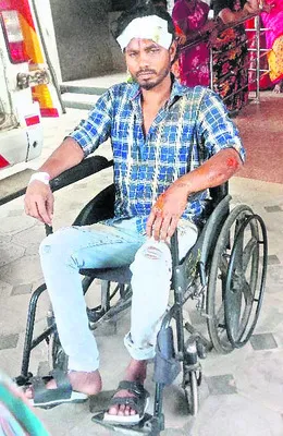 పెళ్లి వ్యాన్‌ బోల్తా 