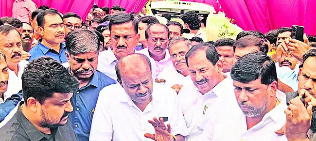 ఈ సర్కారు పడిపోదు