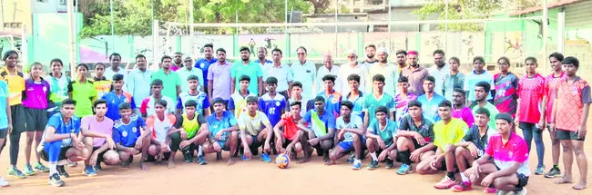 ఉత్సాహంగా వాలీబాల్‌ క్రీడాకారుల ఎంపికలు 