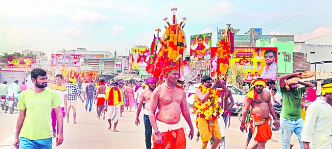  పల్నాటి వీరుల ఆయుధాలకు ఘనంగా వీడ్కోలు 