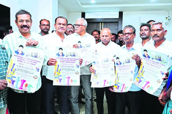 క్రీడాకారులను ప్రోత్సహిస్తున్నాం