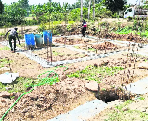 క్షేత్రంలో కొనసాగిన రద్దీ 
