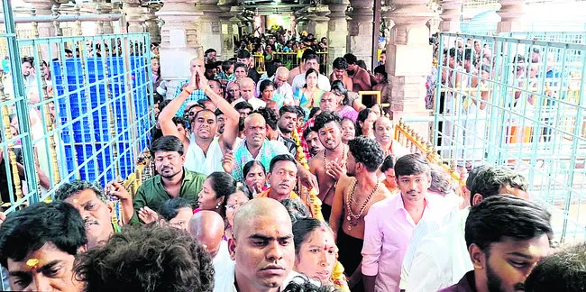 మల్లన్న దర్శనానికి పోటెత్తిన భక్తులు 