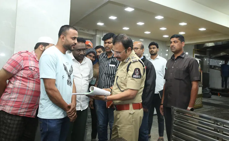 Hyderabad CP VC Sajjanar Inspection On Midnight