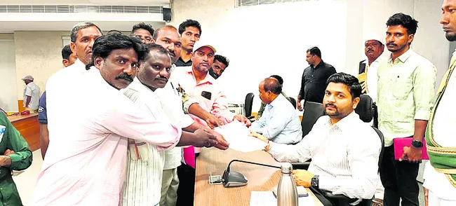 సమస్యలు పరిష్కరించాలని వినతి