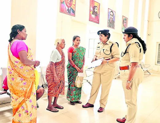 ఇబ్బంది పడుతున్నాం.. ఆదుకోండి 