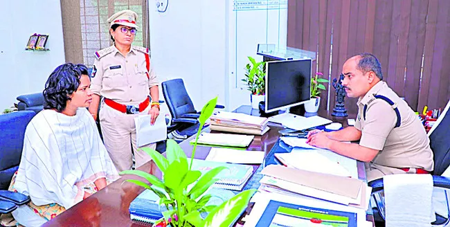 ఉద్యోగాలు ఇప్పిస్తామని మోసం 