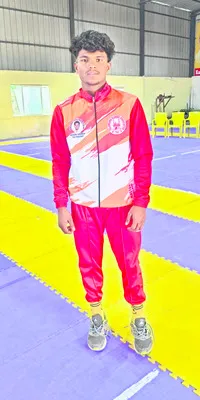 జాతీయ స్థాయికి పేట విద్యార్థి 
