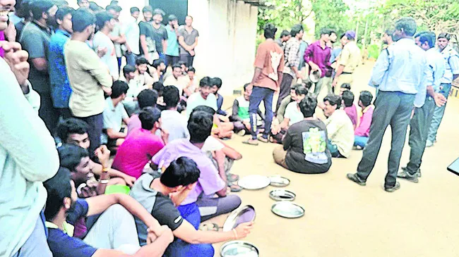 చికెన్‌ సరిపోవడం లేదని ఆందోళన 