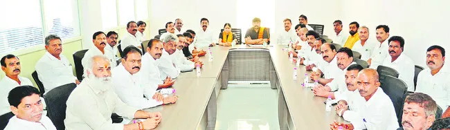 కలిసి నడుద్దాం.. విజయమే లక్ష్యంగా పనిచేద్దాం