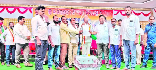 సర్పంచ్‌ ఎన్నిక ఏకగ్రీవమైతే రూ.25లక్షలు