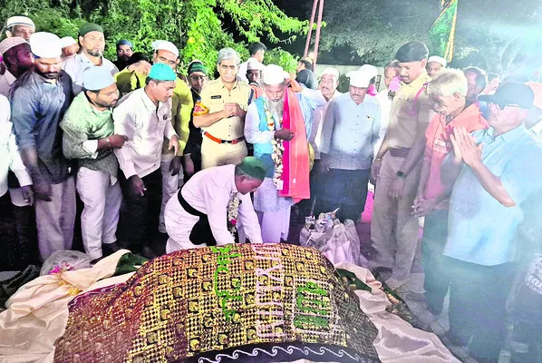 ఘనంగా కొత్తపల్లి ఉర్సు