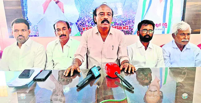 ఏ మొహం పెట్టుకుని రైతుల ముందుకొస్తావ్‌? 