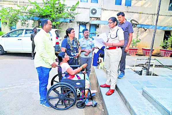 ఎన్టీఆర్‌ జిల్లా పోలీస్‌ గ్రీవెన్స్‌కు 69 ఫిర్యాదులు 