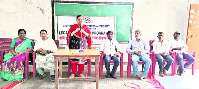 మైనర్లకు వాహనాలు ఇవ్వొద్దు 