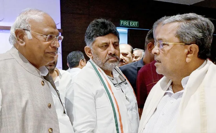 Its DK Versus Siddu Only No third contender For Karnataka CM Post