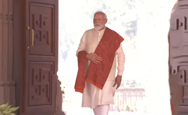 Prime Minister arrives at Ram Mandir for Dhwajarohan