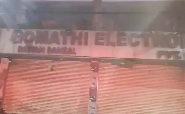 One Person Dead in Fire Accident At Gomathi Shop In Hyderabad