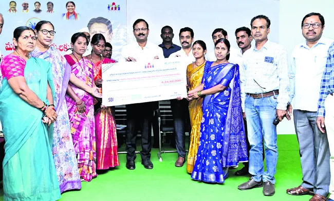 మహిళల అభ్యున్నతికి ప్రాధాన్యత 