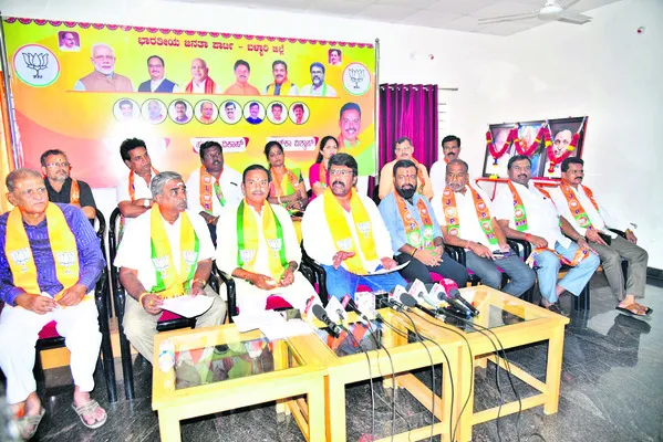 కుర్చీ కోసం సీఎం, డీసీఎం పైరవీలు