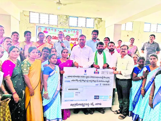 మహిళలు ఆర్థిక స్వావలంబన సాధించాలి