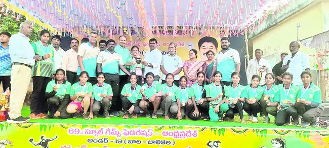 రాష్ట్ర హ్యాండ్‌బాల్‌ పోటీల విజేతగా శ్రీకాకుళం 