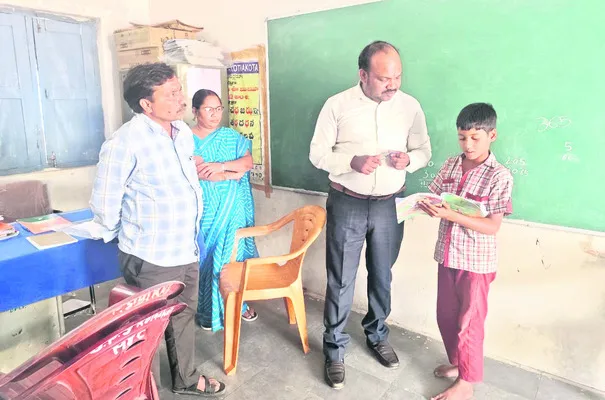 విద్యా ప్రమాణాలు మెరుగుపర్చాలి 