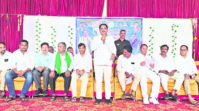 అధికారులు నిర్లక్ష్య వైఖరి వీడాలి 