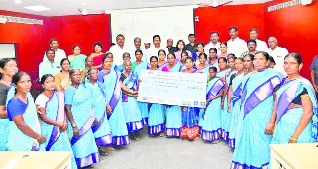 మహిళల గౌరవాన్ని పెంచుతున్నాం: యెన్నం