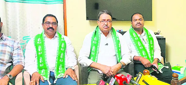 బీసీలకు 42 శాతం  రిజర్వేషన్లు కల్పించాలి
