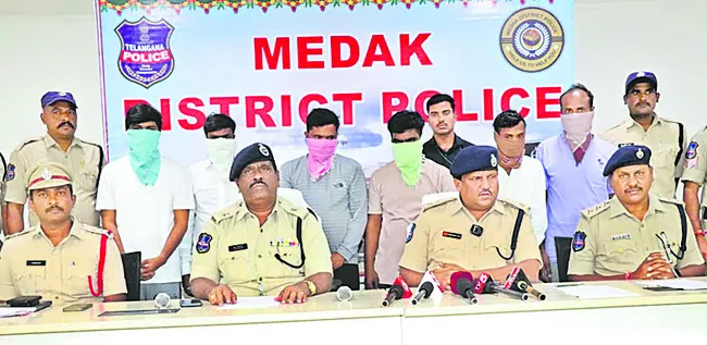 కాపర్‌వైర్‌ దొంగల అరెస్ట్‌