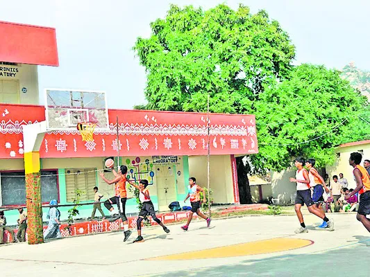 రసవత్తరంగా రాష్ట్ర స్థాయి బాస్కెట్‌బాల్‌ పోటీలు 