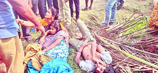 ఆటో, స్కూటీ ఢీ: ఇద్దరికి తీవ్రగాయాలు 