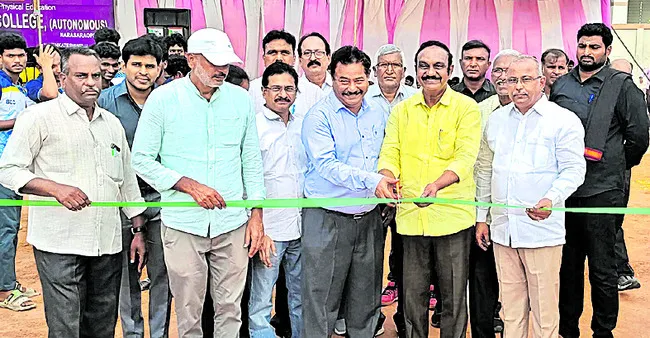 ఉత్సాహంగా వాలీబాల్‌ పోటీలు 