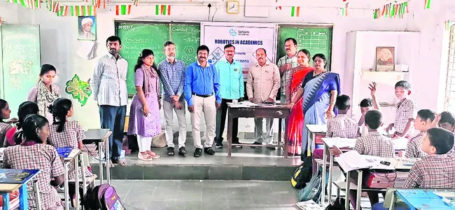 పాఠశాల స్థాయి నుంచే సాంకేతికతపై అవగాహన