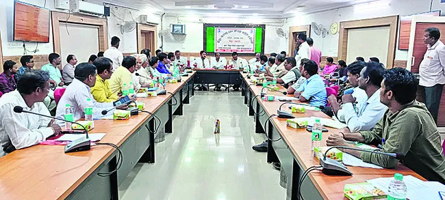 వాడీవేడిగా ప్రోక్యూర్‌మెంట్‌ కమిటీ సమావేశం 