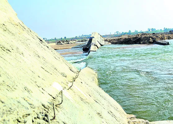 బ్లాస్ట్‌ కాదు.. నాణ్యత లోపమే..? 