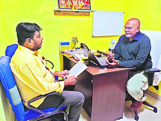 ఆస్పత్రులు తనిఖీ చేసిన కృష్ణా జిల్లా వైద్యాధికారి 