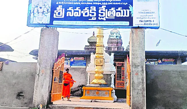 పెదకాకాని నవశక్తి క్షేత్రంలో చోరీ 